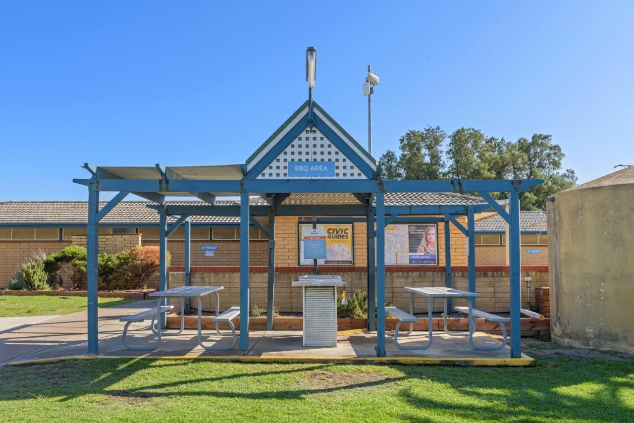 Discovery Parks - Adelaide Beachfront Exterior photo