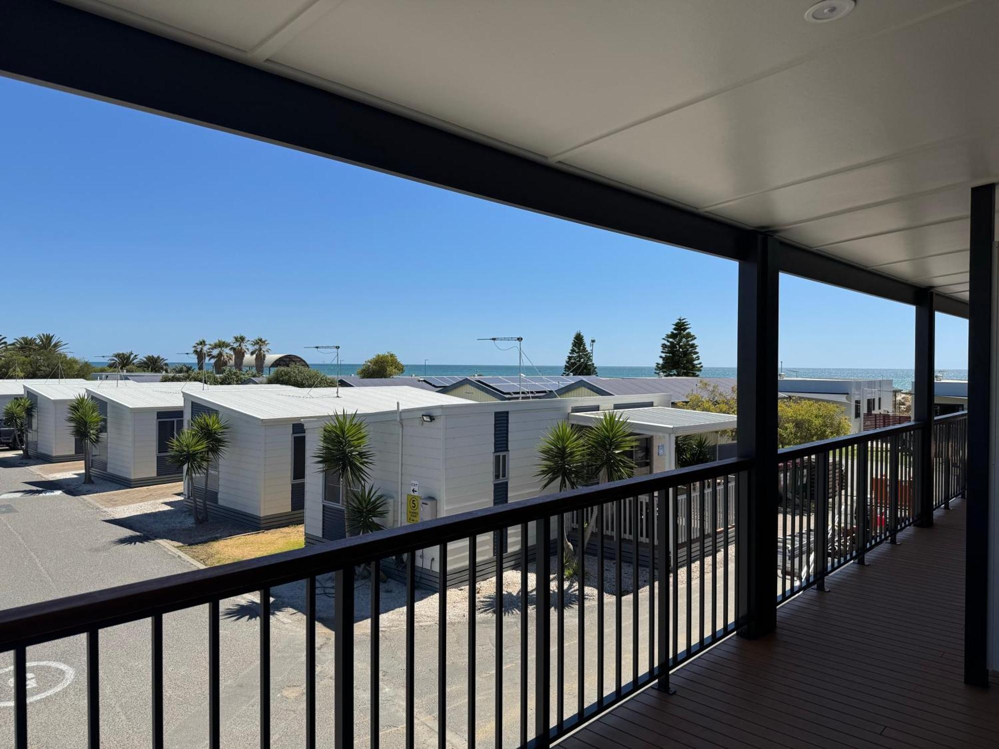 Discovery Parks - Adelaide Beachfront Room photo